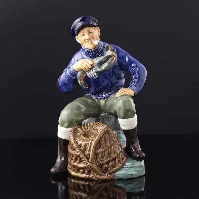 Винтажная фарфоровая статуэтка Рыбак Ловец лобстеров Англия Royal Doulton 2317 Lobster Man