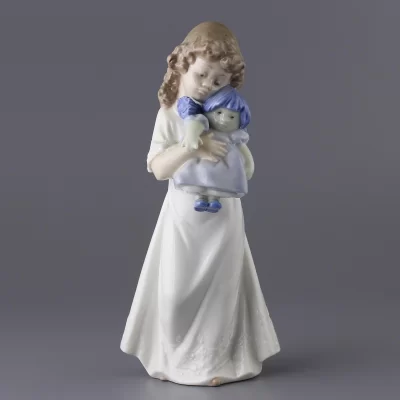 Винтажная фарфоровая статуэтка Девочка с куклой Lladro NAO We're Sleepy