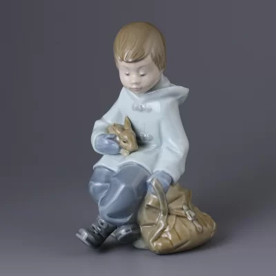 Винтажная фарфоровая статуэтка Испания Lladro NAO Boy Resting on Excursion Мальчик c кроликом