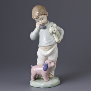 Винтажная фарфоровая статуэтка Испания Lladro NAO Boy on Phone with Puppets Мальчик с телефоном, мишкой и собакой