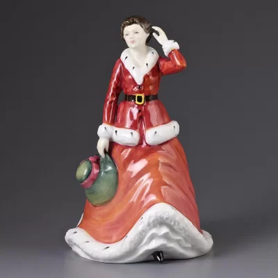 Винтажная фарфоровая статуэтка Девушка Дама Англия Royal Doulton 3769 Winter's Day