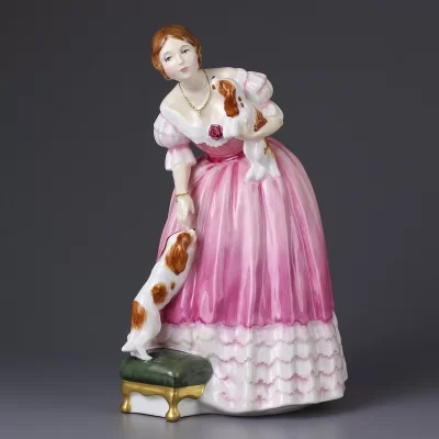 Винтажная фарфоровая статуэтка Королева Виктория с собаками Англия Royal Doulton 3125 Queens of the Realm Queen Victoria