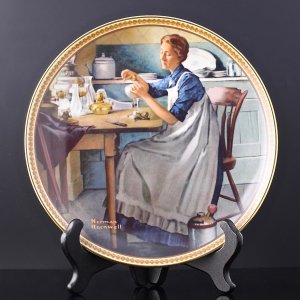 Тарелка винтажная декоративная настенная Фарфор Knowles Norman Rockwell's Rediscovered Women Working in the Kitchen