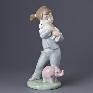 Винтажная фарфоровая статуэтка Испания Lladro NAO 1129 Special Friends Девочка с игрушками Слон