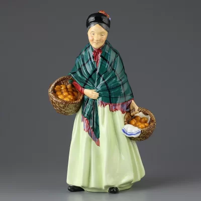 Винтажная фарфоровая статуэтка Бабушка Продавщица апельсинов Англия Royal Doulton Orange Lady