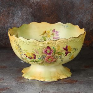 Антикварная ваза для фруктов с цветочным орнаментом