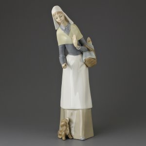 Винтажная фарфоровая статуэтка Испания Lladro 1034 Shepherdess with Dog Пастушка с собакой и багетом в корзине