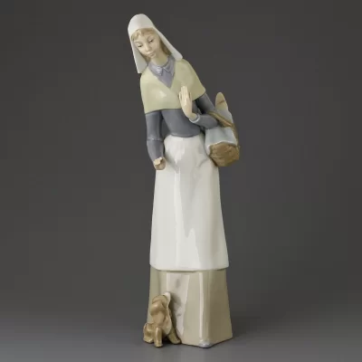 Винтажная фарфоровая статуэтка Пастушка с собакой и багетом в корзине Lladro 1034 Shepherdess with Dog