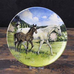 Тарелка винтажная декоративная настенная Англия Липпицианская лошадь и жеребёнок Spode Noble Horse Austrian Lipizzaner