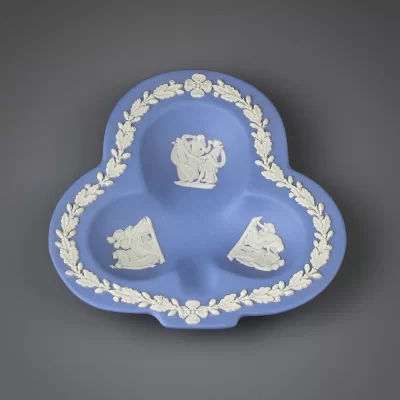 Винтажная английская пепельница Веджвуд Wedgwood Blue Jasperware Club Трефа Карточные масти