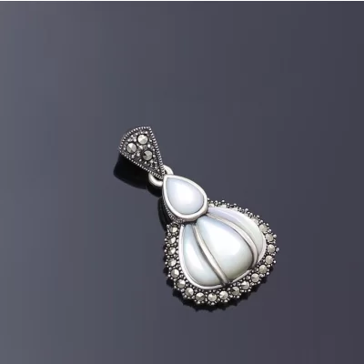Кулон с перламутром и марказитами огранки Swarovski