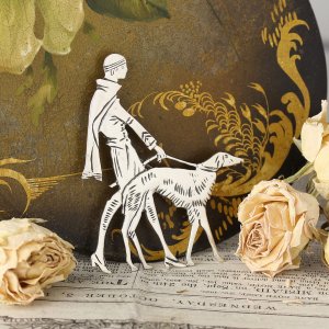 Крупная серебряная брошь ручной работы в стиле ар-деко Дама с собакой