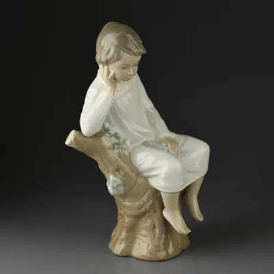 Винтажная фарфоровая статуэтка Мальчик с книгой Lladro 4876 Thinker Little Boy