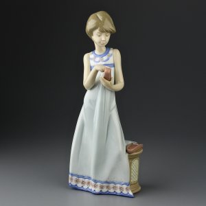 Винтажная статуэтка Lladro 5607 Девушка с телефоном