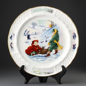 Винтажная декоративная тарелка Royal Worcester "Tobogganing" Катание на санях / Рождество 1984