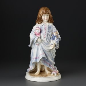 Винтажная статуэтка Royal Worcester "Lullaby" Девочка с куклами