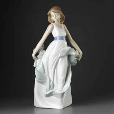 Винтажная фарфоровая статуэтка Девушка Lladro NAO 1343 Walking On Air
