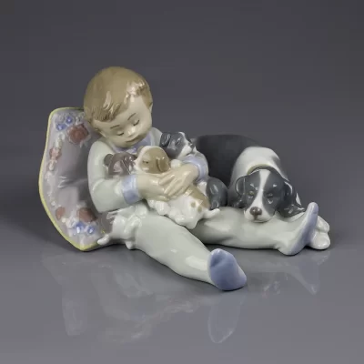 Винтажная фарфоровая статуэтка Мальчик с щенками и собакой Lladro 1535 Sweet Dreams