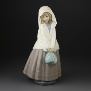 Винтажная фарфоровая статуэтка Испания Lladro NAO Girl with Bundle Девочка с узелком