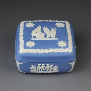 Винтажная шкатулка Веджвуд из голубого бисквитного фарфора Blue Jasperware Яшма