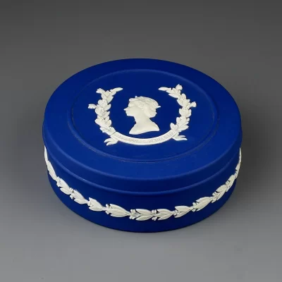 Винтажная шкатулка Веджвуд Wedgwood Синий бисквит 1952 Silver Jubilee 1977 Юбилей Елизавета II