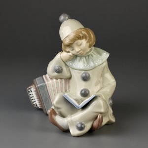 Редкая винтажная статуэтка Lladro "Girl With Accordion" Девочка в костюме Пьеро с аккордеоном