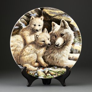 Винтажная декоративная тарелка Royal Grafton "Arctic Wolf Family" Волчье семейство