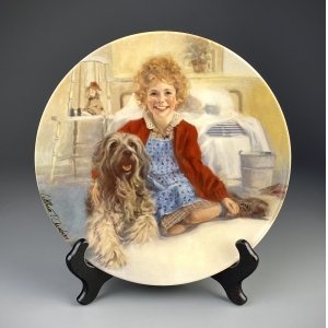 Тарелка винтажная декоративная настенная Фарфор Девочка с собакой Knowles Annie and Sandy