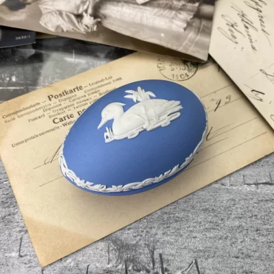 Винтажная английская шкатулка в форме яйца "Утка" Веджвуд Wedgwood 1979 Blue Jasper Ware