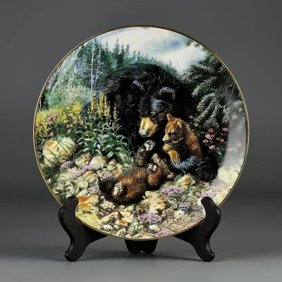 Тарелка винтажная декоративная настенная Фарфор Медведи Danbury Mint Woodland Creatures Bear Hug