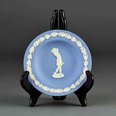 Винтажная декоративная тарелочка Wedgwood Гольфистка