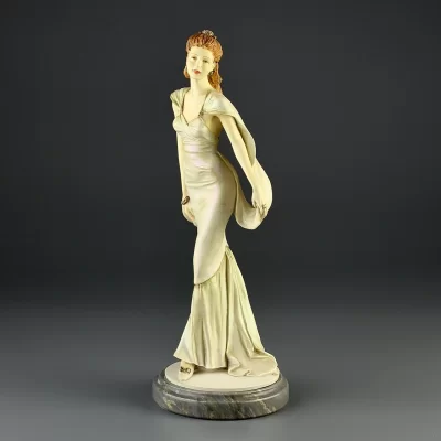 Винтажная статуэтка Дама Девушка Женщина Royal Doulton Nicola Никола