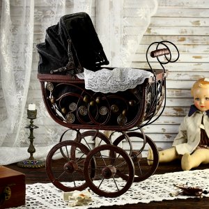 Антикварная немецкая коляска для куклы