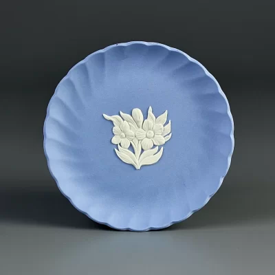 Винтажная тарелочка Веджвуд из голубого бисквитного фарфора Wedgwood Blue Fluted Jasper Candy Tray