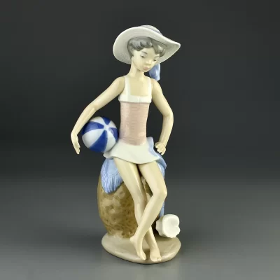 Винтажная фарфоровая статуэтка Испания Lladro 5219 Summer Девочка с мячом