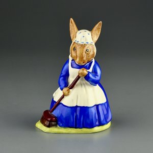 Винтажная статуэтка Крольчиха Mrs Bunnykins Clean Sweep Royal Doulton