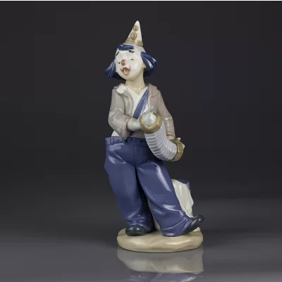 Винтажная фарфоровая статуэтка NAO Lladro Клоун в колпаке с концертиной, гармошкой