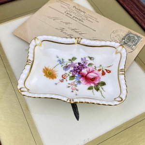 Винтажная фарфоровая розетка тарелочка с цветочным орнаментом Англия Royal Crown Derby Posies