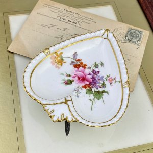 Винтажная фарфоровая розетка тарелочка в виде сердца Англия Royal Crown Derby Posies