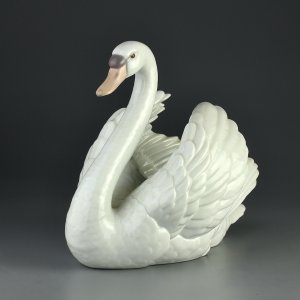 Винтажная фарфоровая статуэтка Испания Лебедь Lladro 5231 Swan With Wings Spread