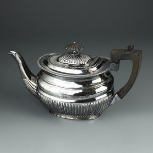 Антикварный английский чайник с серебряным покрытием J Perry