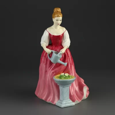 Винтажная фарфоровая статуэтка Девушка с лейкой Цветы Royal Doulton 4928 Alexandra Pretty Ladies