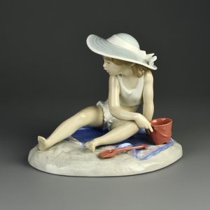 Винтажная фарфоровая статуэтка Девочка на пляже Песочные замки Испания Lladro 5488 Sandcastles