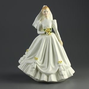 Винтажная английская фарфоровая статуэтка Невеста Royal Doulton 3284 Bride