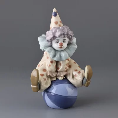 Винтажная фарфоровая статуэтка Испания Клоун на мяче Lladro 5813 Having a ball