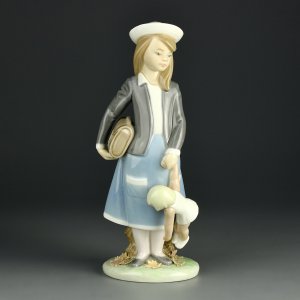 Винтажная фарфоровая статуэтка  Девочка с куклой и портфелем Испания Lladro 5218 Autumn Осень