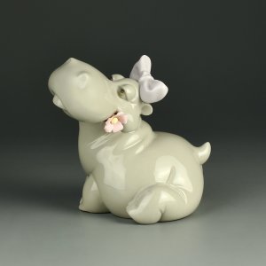 Винтажная фарфоровая статуэтка Бегемот с цветком Гиппопотам Испания Lladro NAO 1321 Hippo in Love