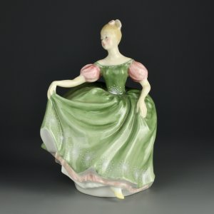 Винтажная фарфоровая статуэтка Дама в зелёном платье Англия Royal Doulton 2234 Michele
