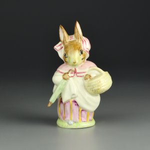 Винтажная статуэтка Крольчиха с зонтиком и корзинкой Кролик Англия Beatrix Potter Beswick Mrs Rabbit