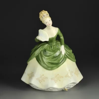 Винтажная фарфоровая статуэтка Дама с веером Англия Royal Doulton 2312 Soiree